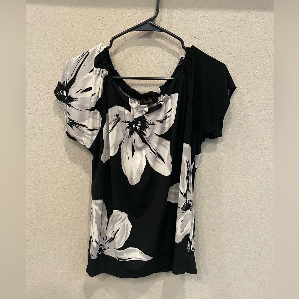 The Limited short sleeve top. Size large. Black with flower print. EUC.
